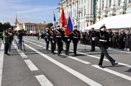 На Дворцовой площади Петербурга состоялось посвящение в курсанты ГУМРФ имени адмирала С.О. Макарова