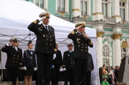 На Дворцовой площади Петербурга состоялось посвящение в курсанты ГУМРФ имени адмирала С.О. Макарова